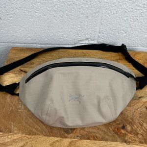 Arc’teryx Granville Crossbody Bag Taupe Waterproof Sling Belt Bag